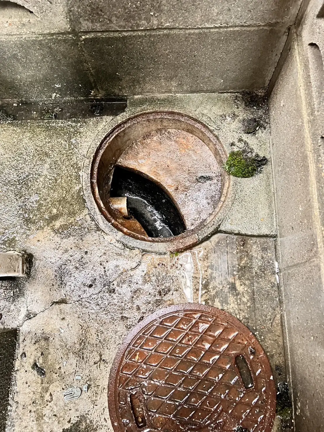 配管のつまり…ほっておくとトイレが流れない原因に！